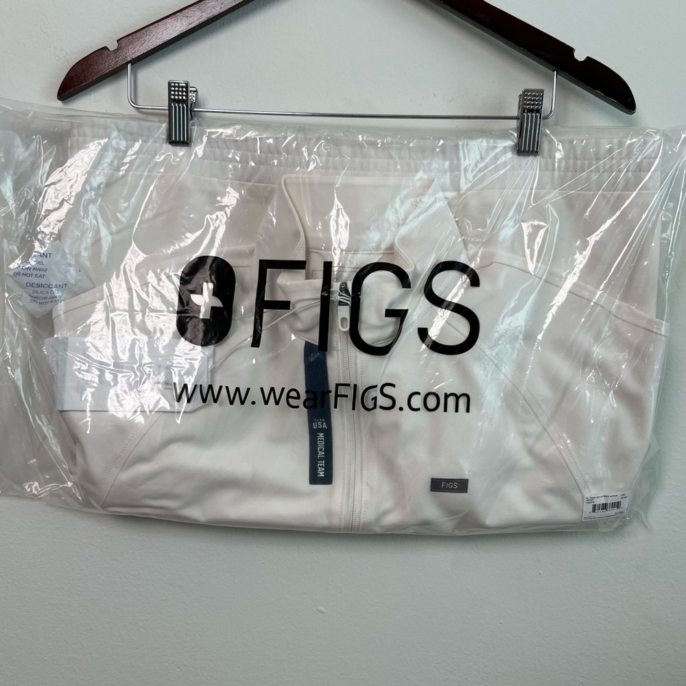 Off white FIGS x Team USA Sydney Scrub Jacket